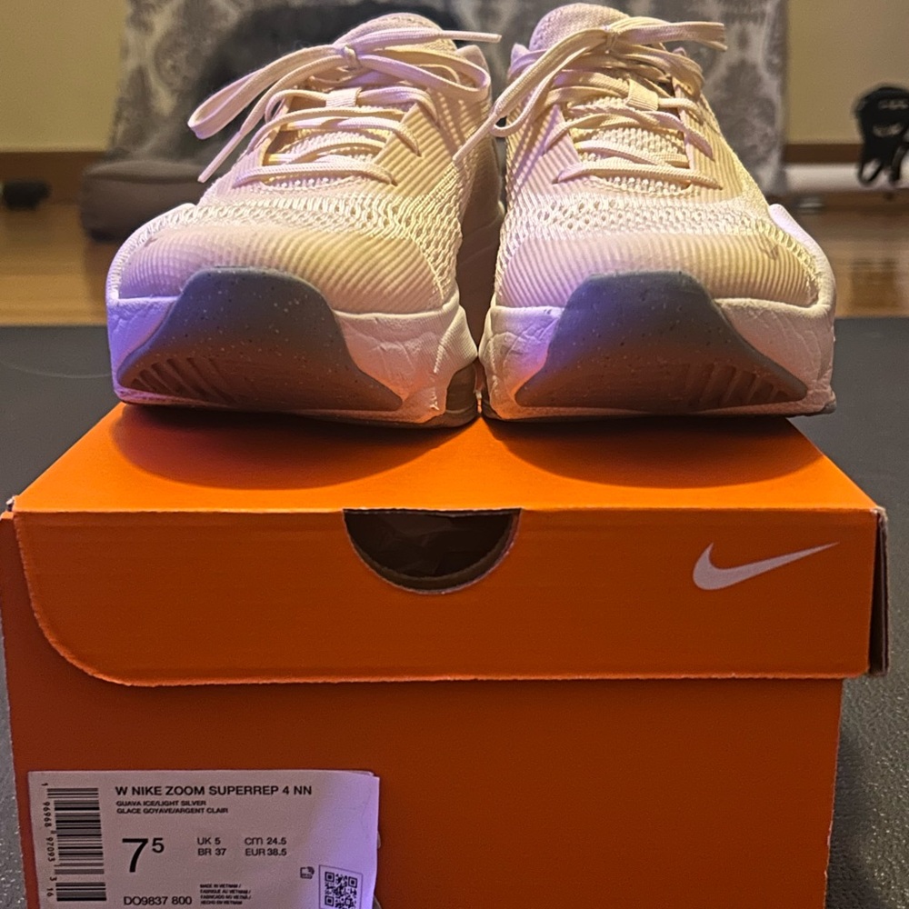 Women’s 7.5 Nike Zoom Superrep 4 Tennis Shoes